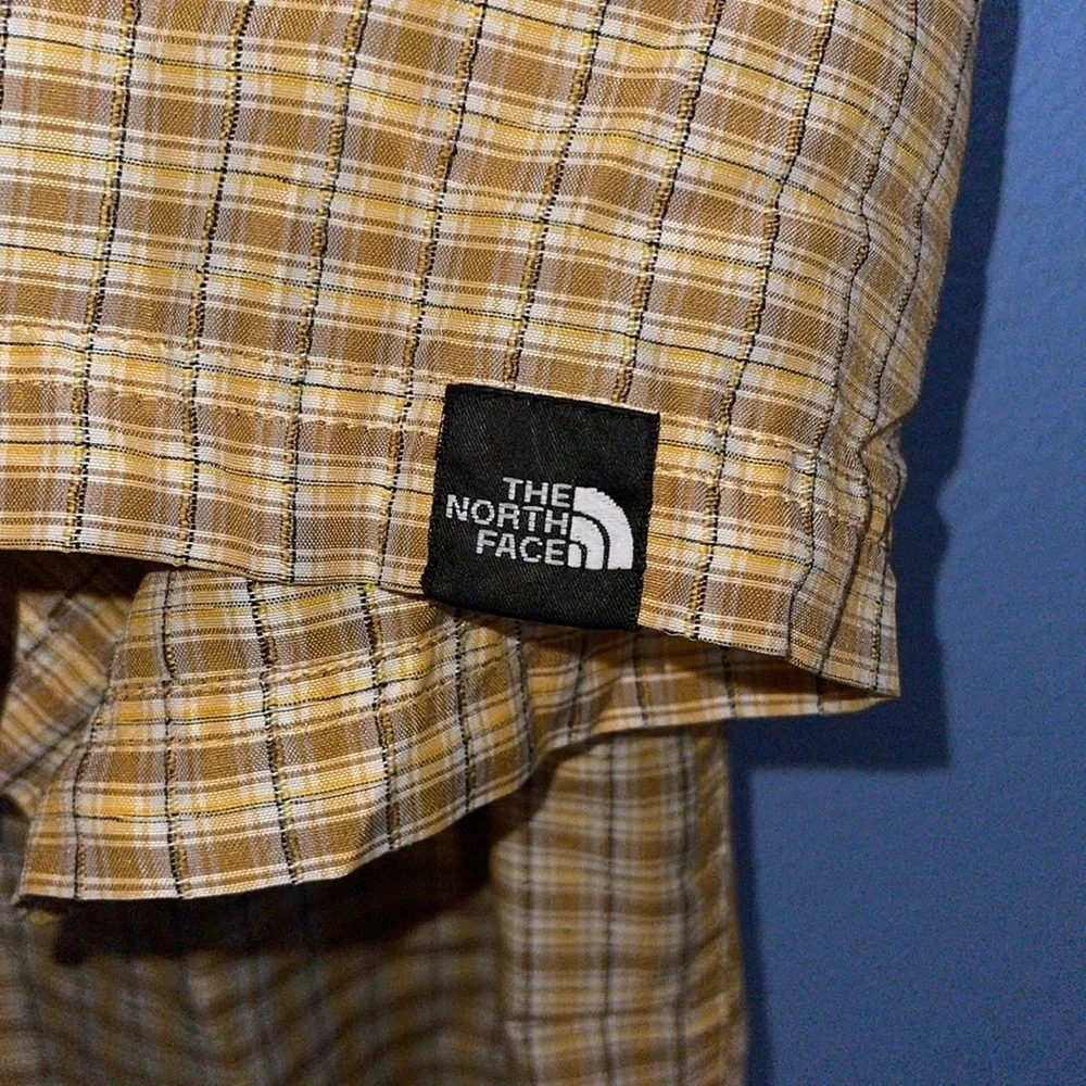 The North Face SS Plaid Shirt - Medium. B3
